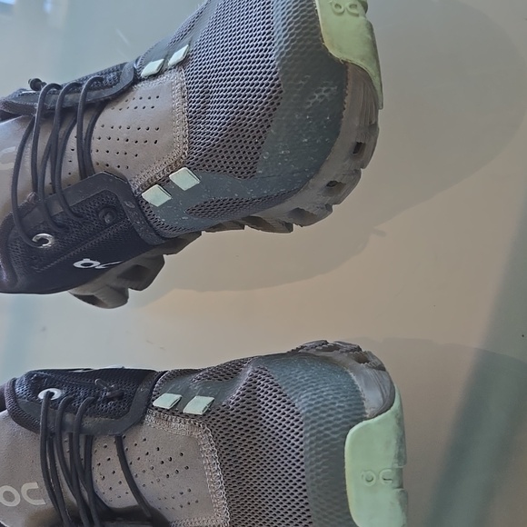 On Running Women's Black and Gray Shoes - Picture 3 of 12